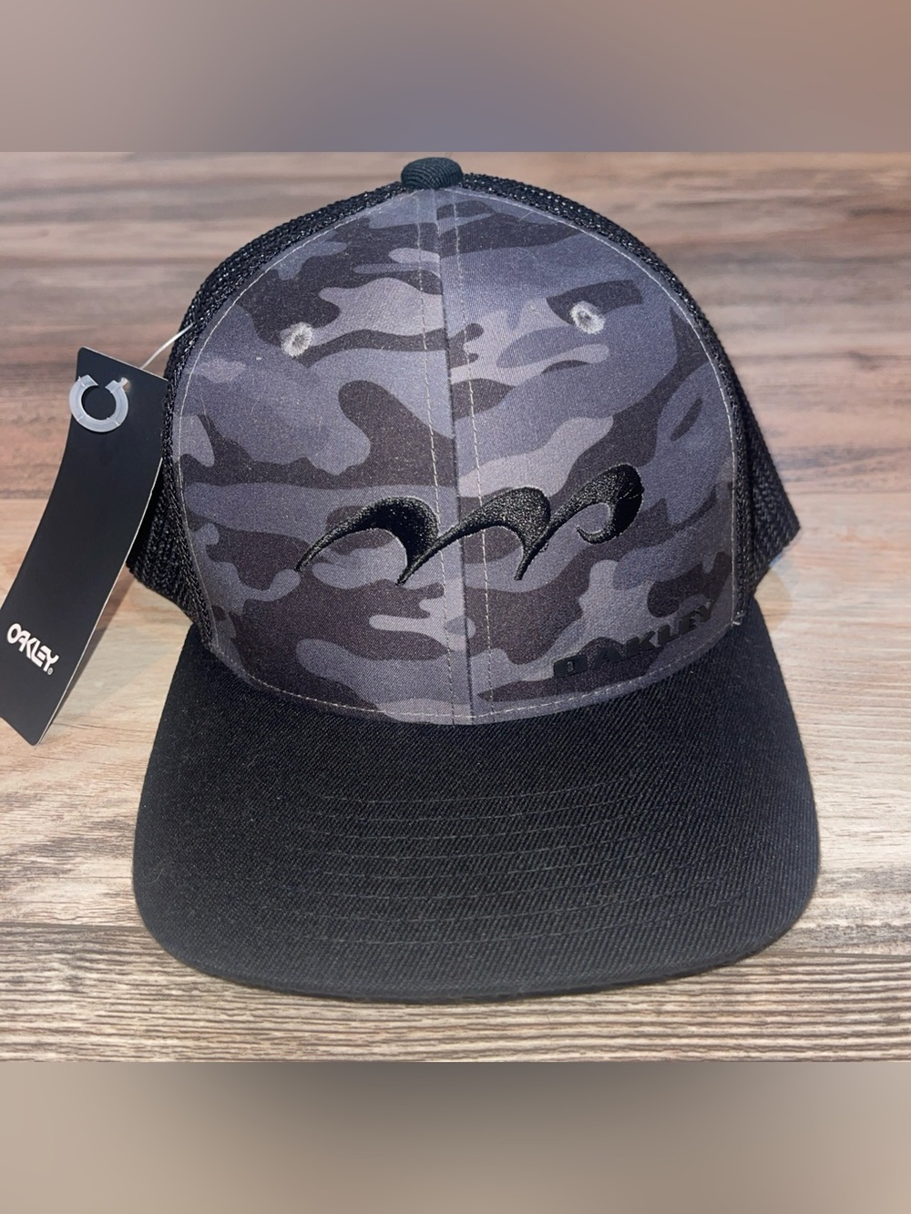 Oakley Trucker Hat Gray Camo Blackout Mesh Flexfit S/M Stretch Fit Golf Cap NWT